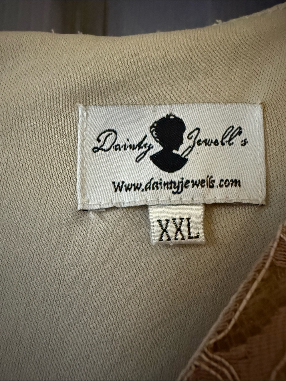 Dainty Jewells Beige Label with Black Logo - Picture 4 of 5